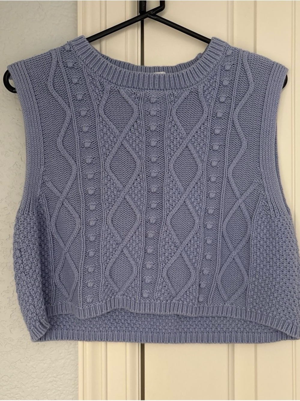Cable Knit Sleeveless Sweater Vest - light blue
